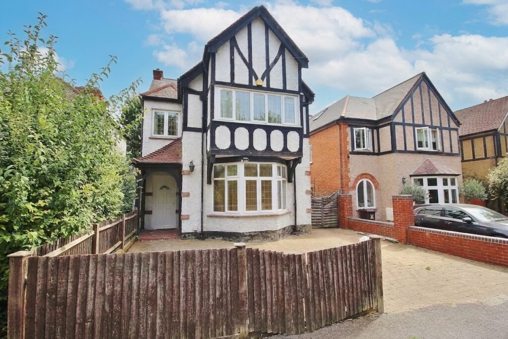 Harvard Road, Isleworth, TW7