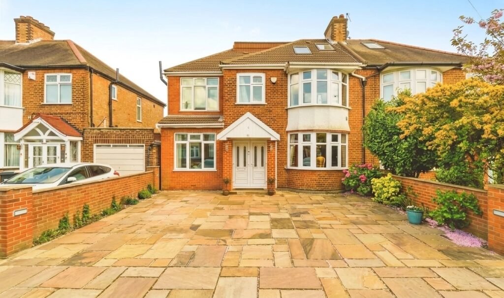 Albury Avenue, Isleworth, TW7